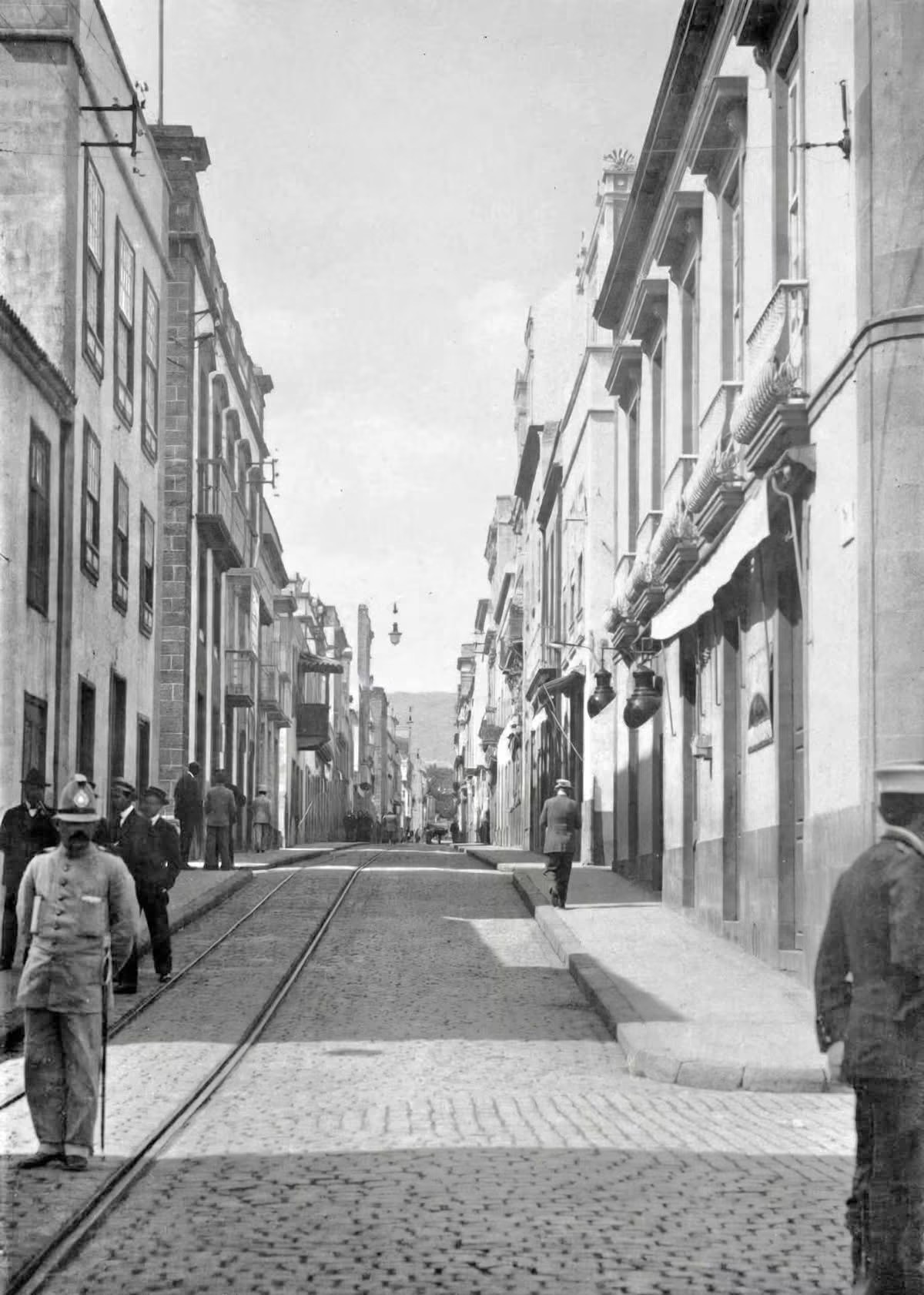Calle Alfonso XIII, hoy calle del Castillo.